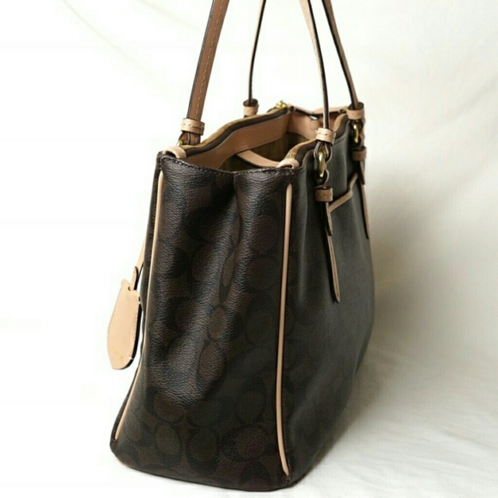 COACH Large Signature Fine Leather Spacious Handbag /w Dust Bag Never Used/Worn